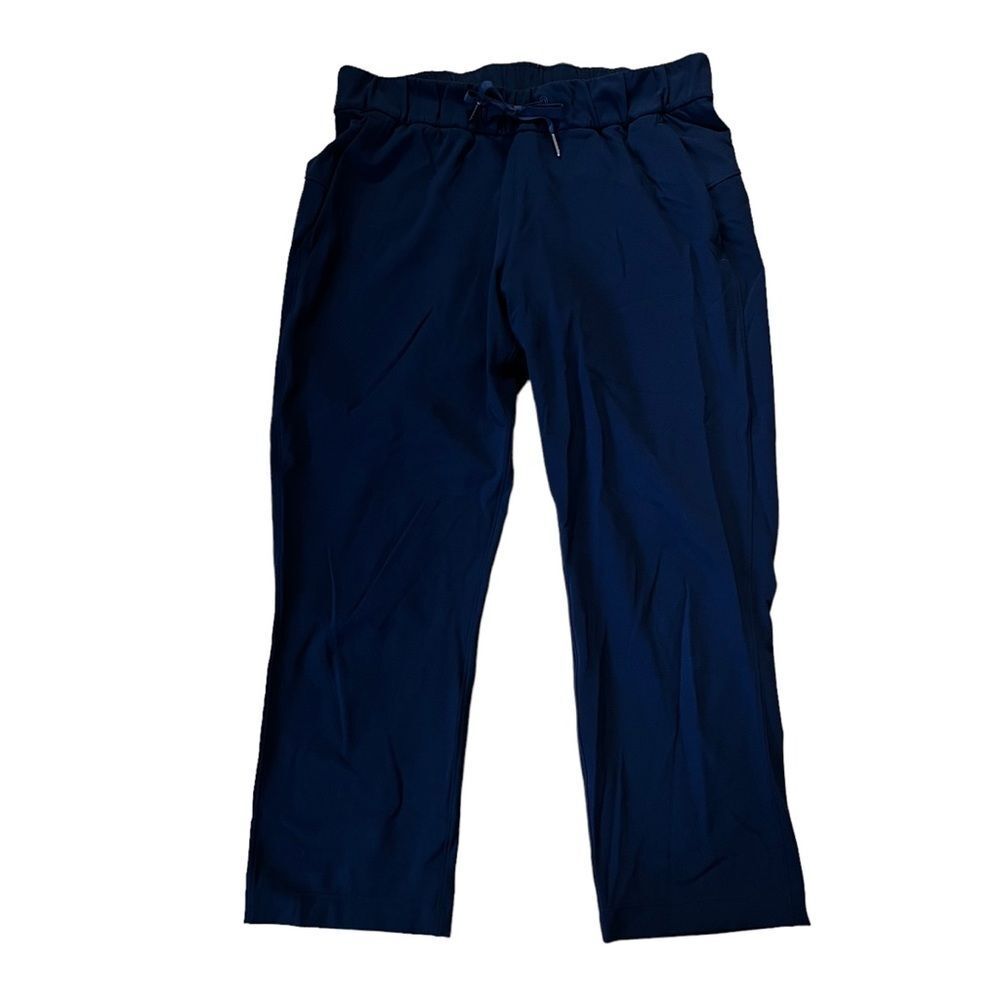 Lululemon Navy On the Fly Crop Size 6
